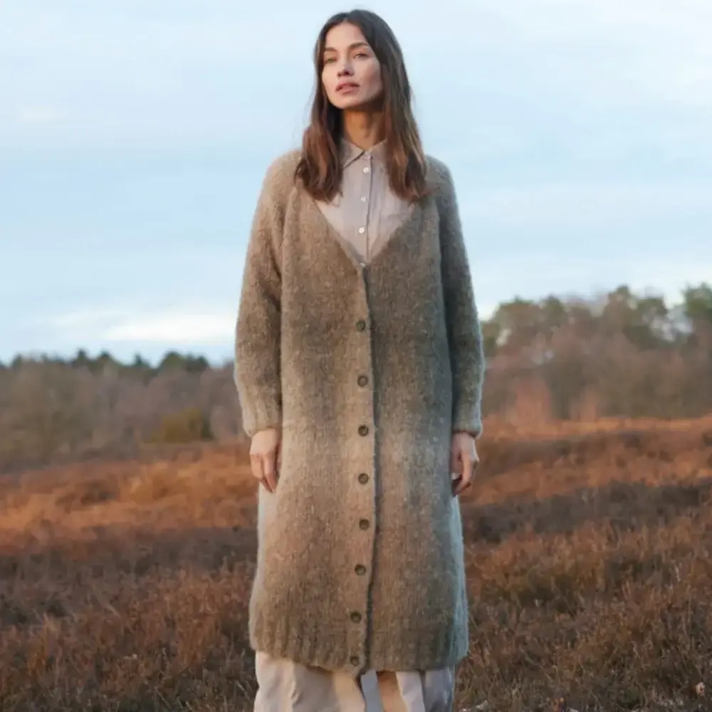 Длинный кардиган из пряжи Lana Grossa AVIO